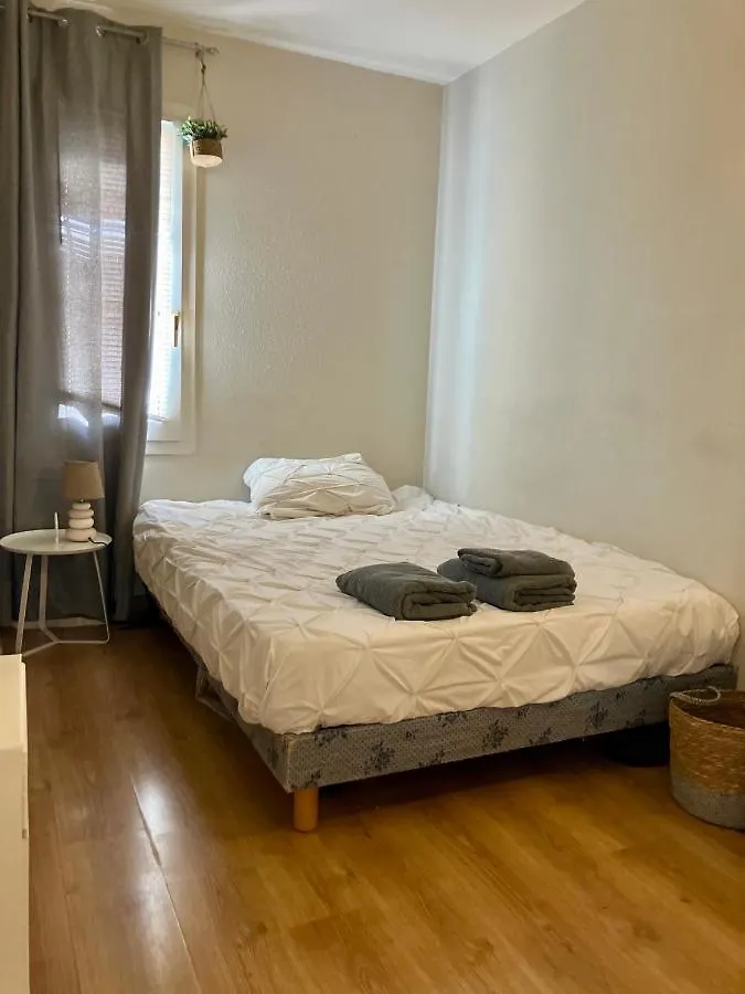 Appartement 2 Pieces En Etage Eleve, Centre-Ville Au Calme, Petite Vue Mer Nizza